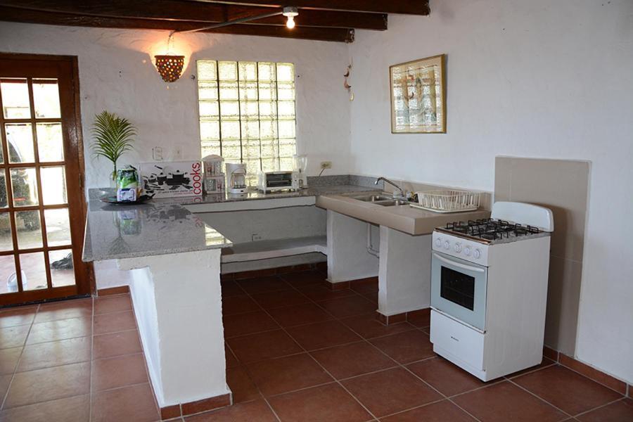 Oceanfront Bungalows - Paradise Rentals Santa Catalina Bagian luar foto